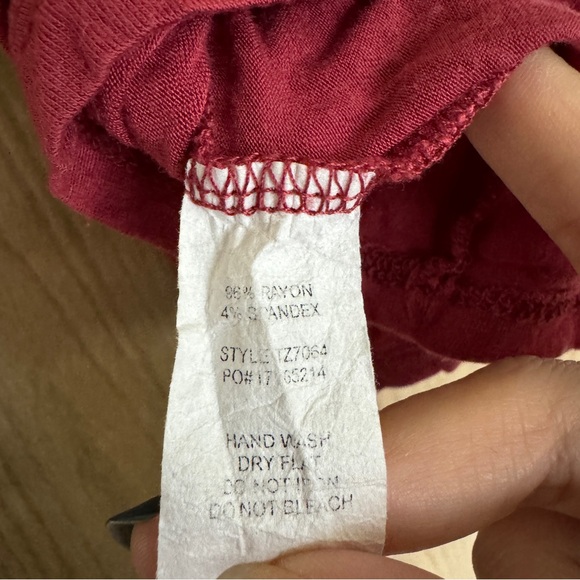 🖤5/$20 Red Criss Cross Long Sleeve Top - Picture 6 of 6